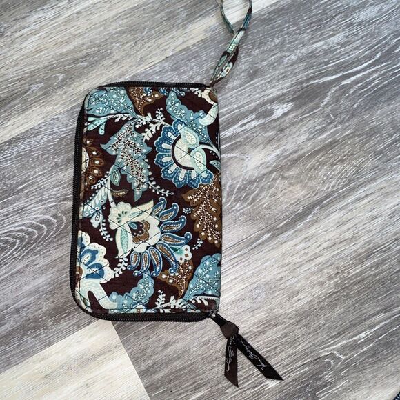 VERA BRADLEY JAVA BLUE SINGLE ZIP QUILTED WALLET/WRISTLET - RETIRED PATTERN - Picture 4 of 7